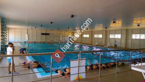 Adana Büyükşehir Belediyesi Kapalı Yüzme Havuzu