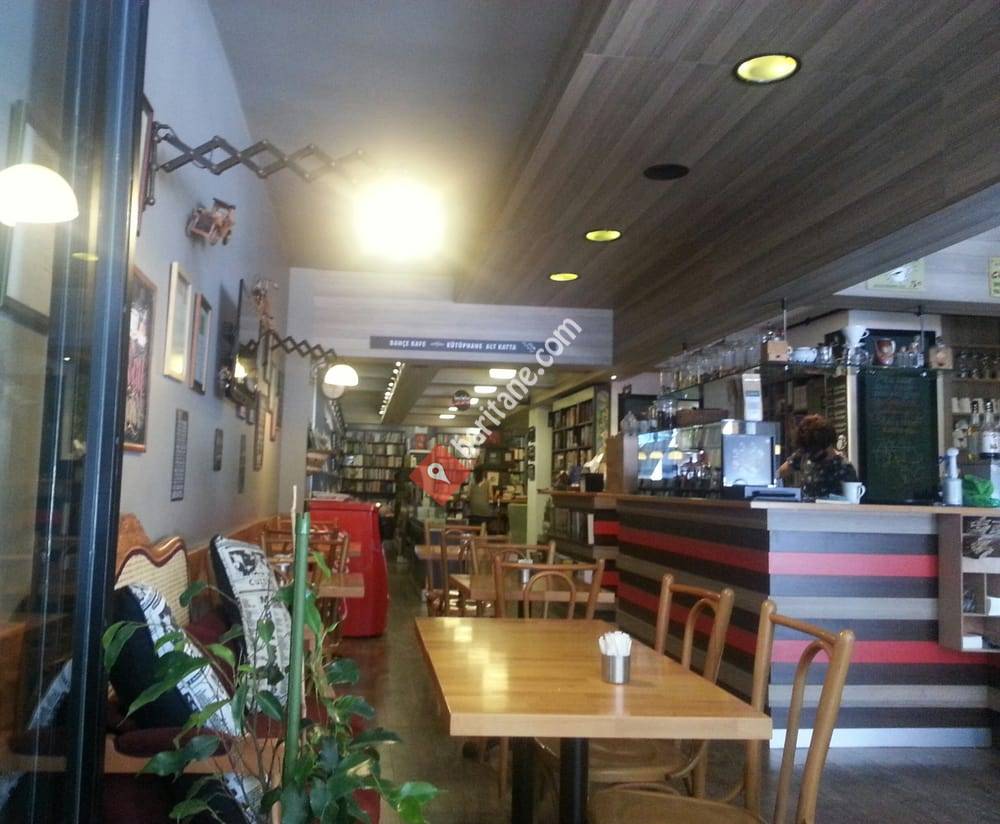 Akademi 1971 Kitabevi Cafe & Kütüphane