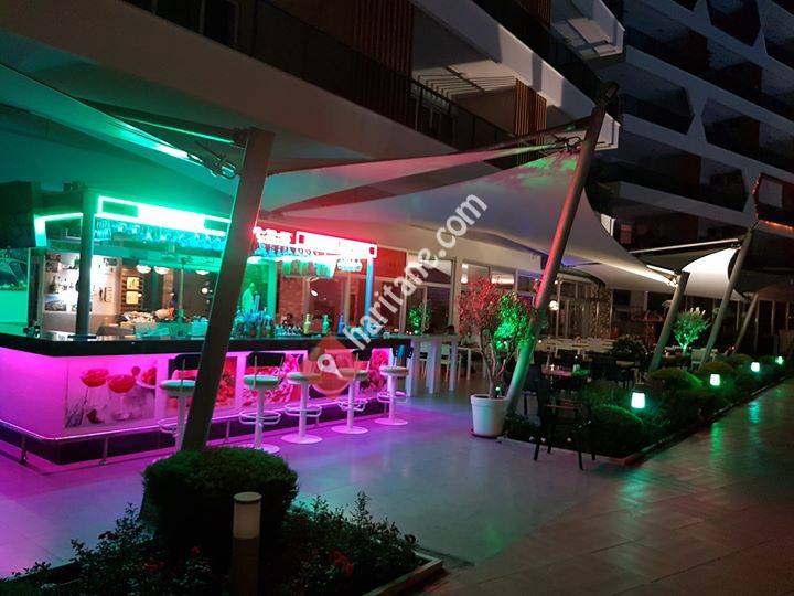 Avsallar Emerald Park Restaurant & Pool Bar