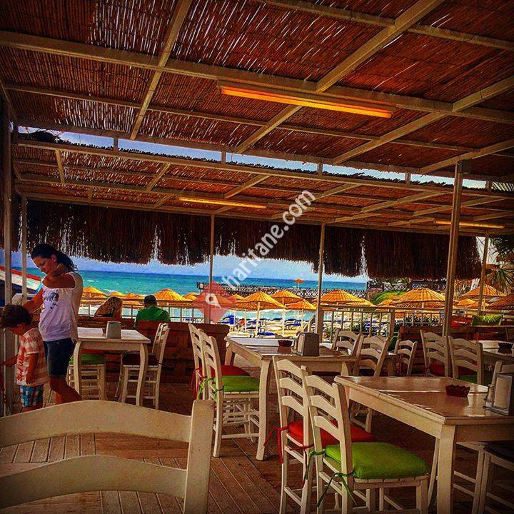 Bambaka Beach Cafe & Bar
