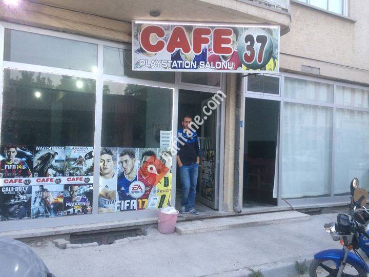 Cafe 37 oyun salonu