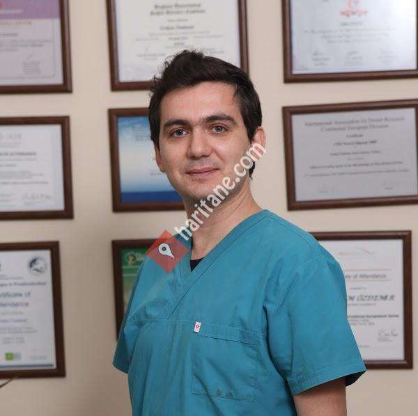 Dr. Erdem Özdemir Diş Hekimi / Protez Uzmanı