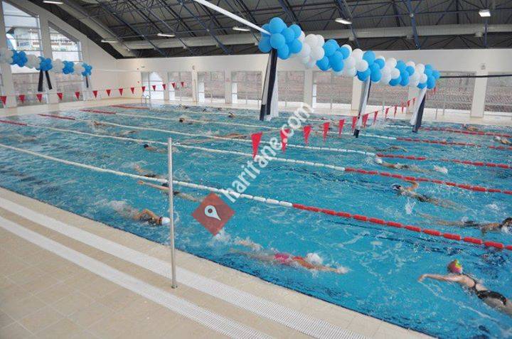 Eskişehir Osmangazi Üniversitesi Kapalı Yüzme Havuzu
