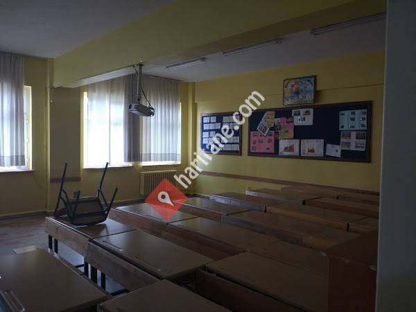 İncirlik Ahmet Hamdi Tanpınar Ortaokulu