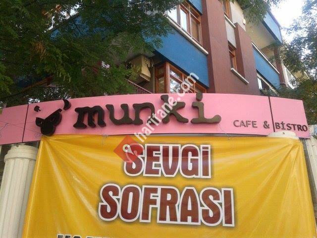 Munki Cafe & Bistro