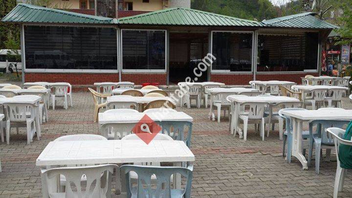 Öz-Huzur Düğün Salonu Ve Aile Çay Bahçesi