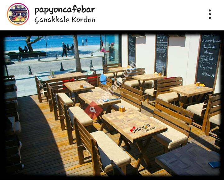 Papyon Cafe Bar