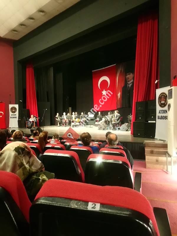 Şükran Güngör - Yildiz Kenter Kültür Merkezi ve.tiyatro Sahnesi