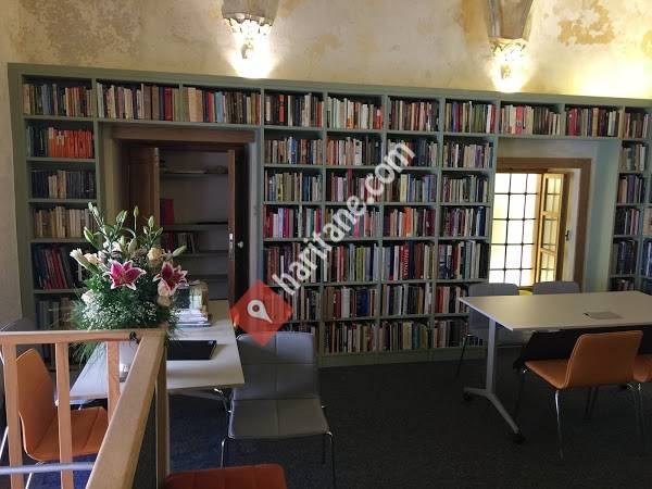 TB Evi: Urla Tasarım Kütüphanesi & Faruk Tabak Okuma Odası