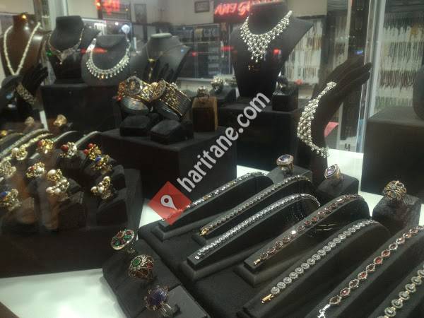 Vahdi Akkaş Ani Gümüş