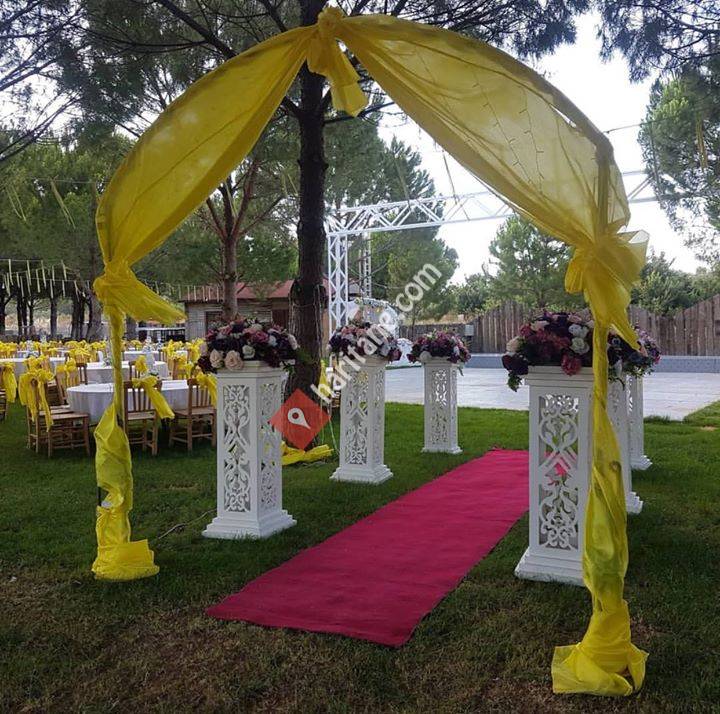 Yaprak Köy Foça Kır Düğünü Salonu